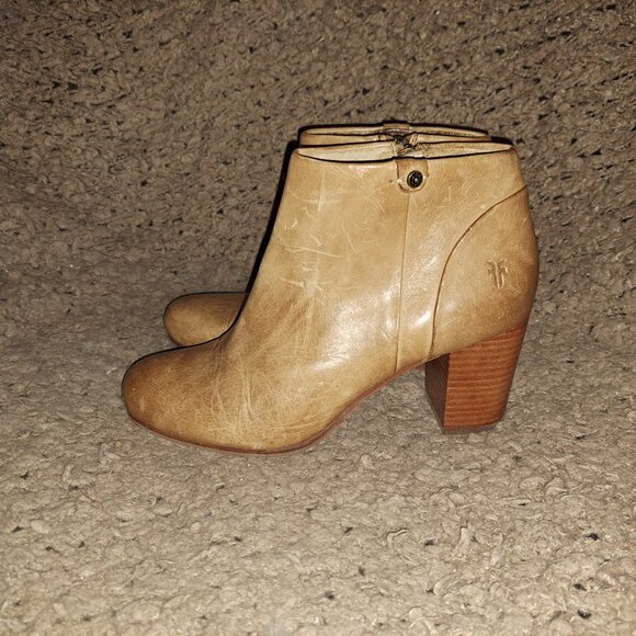 FRYE-Ciera-Shootie/Bootie-Tan Leather-Side Zip-Stacked 2.75" Heel-Sz 6.5-Good - Picture 2 of 8